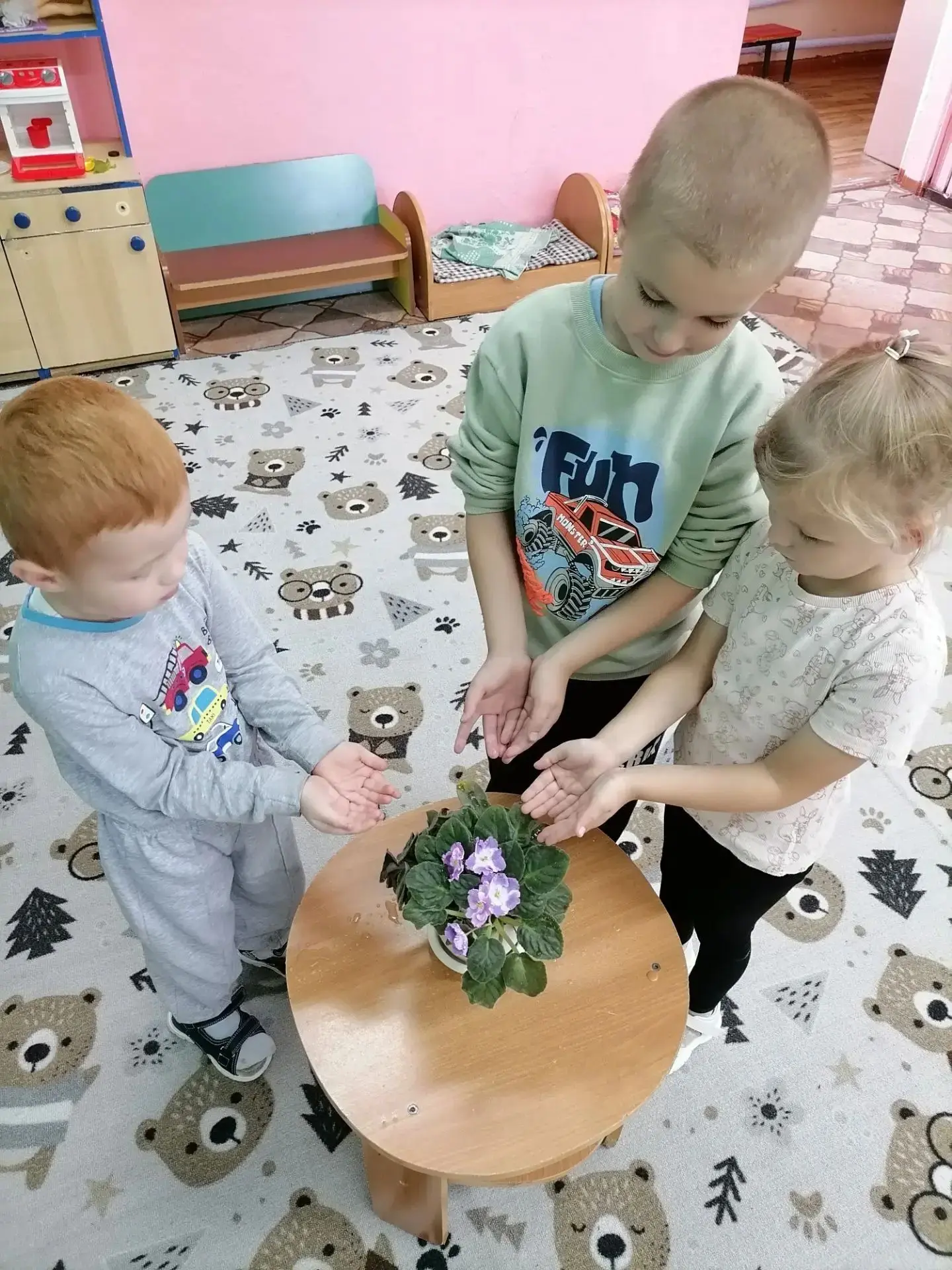 Наши воспитанники присоединились к Всероссийской акции «Капля жизни». Мы объяснили детя...