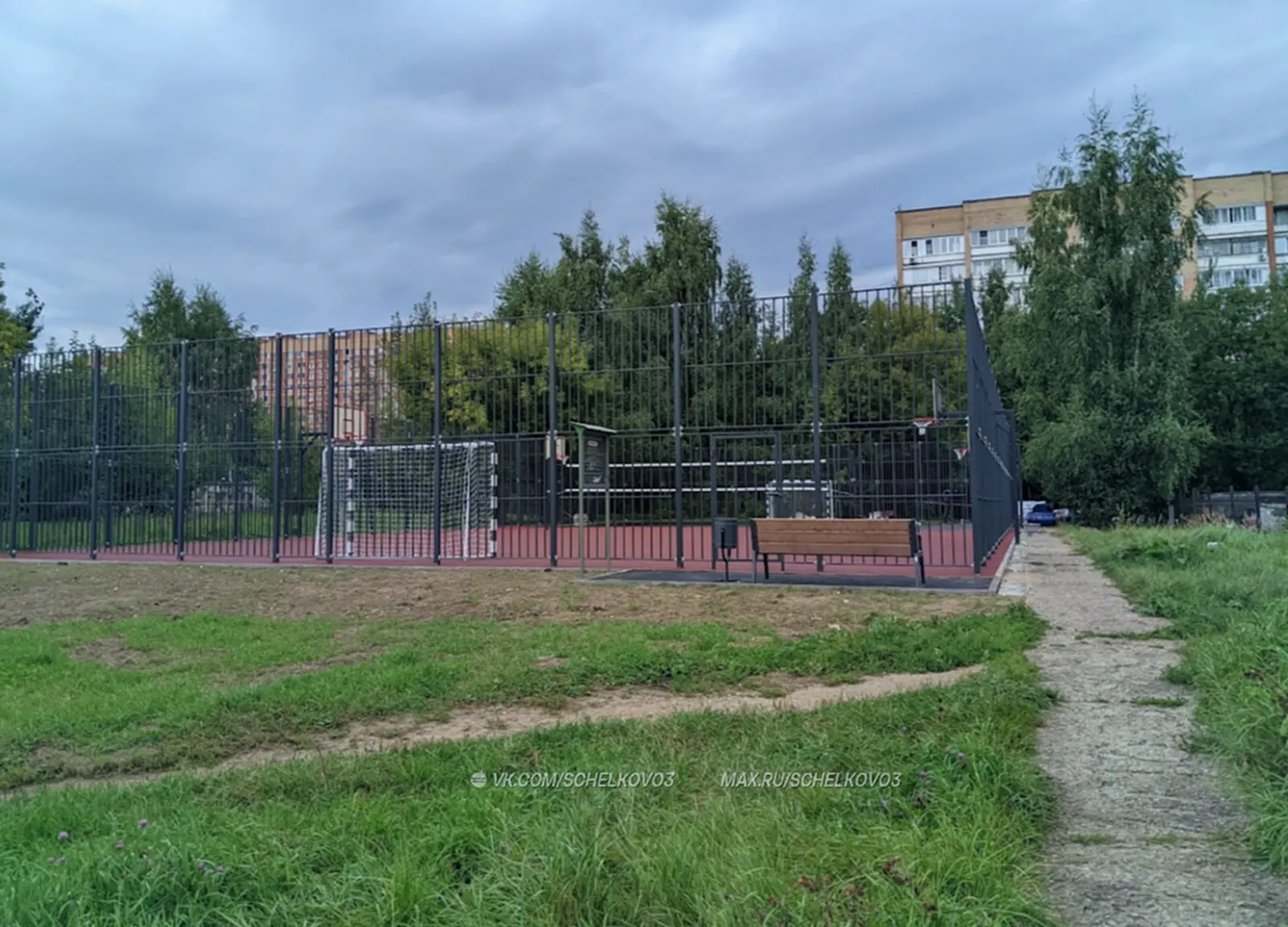 Спортивную площадку у Бахчиванджи 2а почти сделали, рядом уже даже появились правила по...