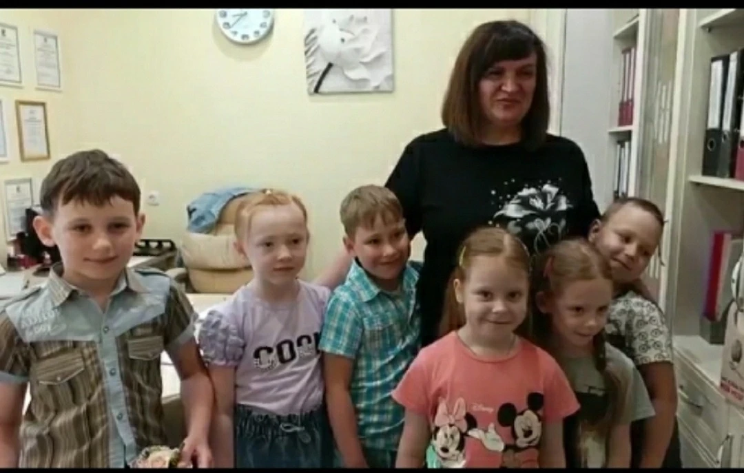 В детском саду «Сказка» был особенный день. Выпускники логопедических групп № 3 и № 5 п...