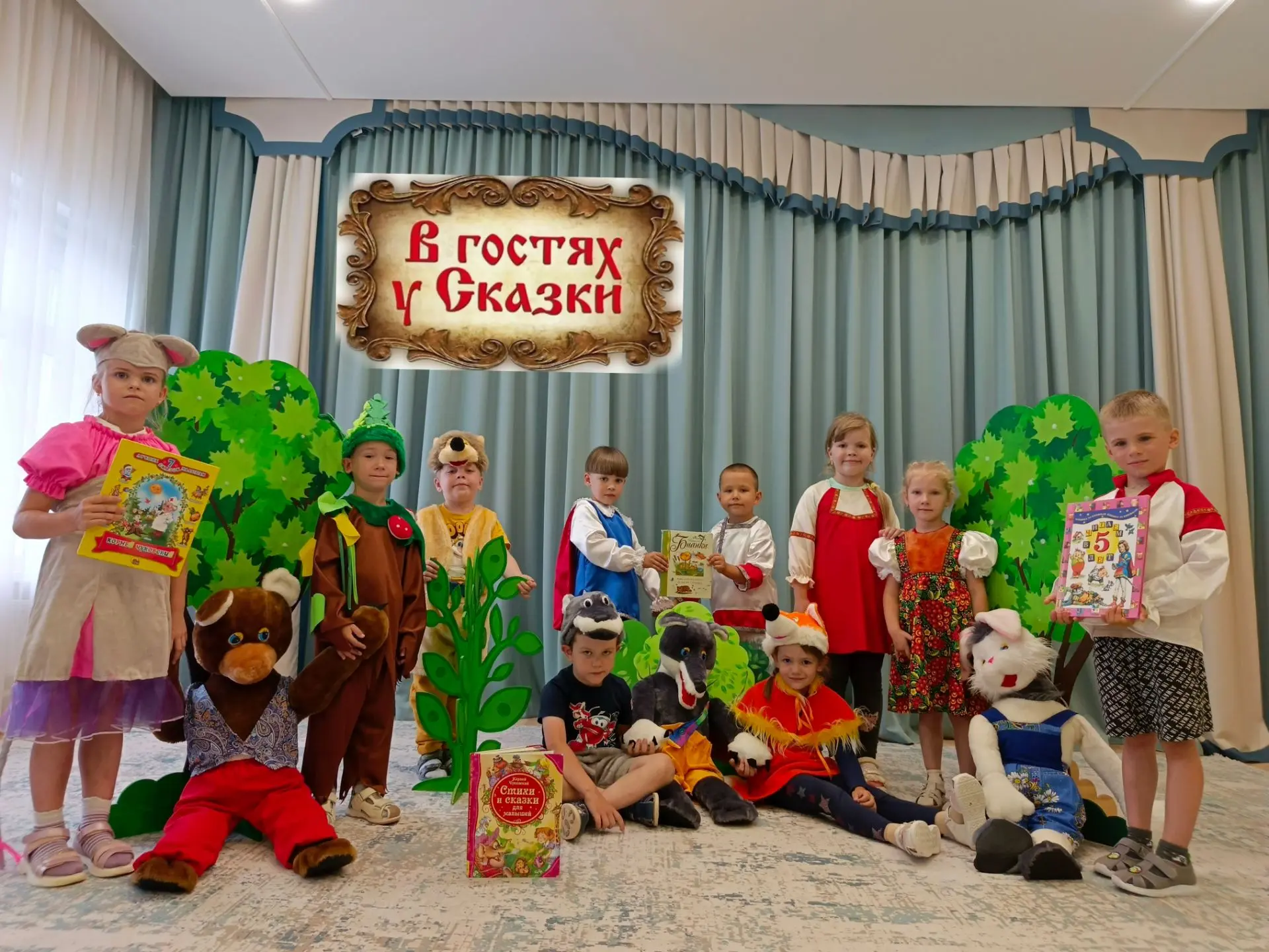 🎭🪄🎭 "Сказочная неделя" проходит в "Умке" в рамках летней оздоровительный работы

🐭📚🦊 Все дети 