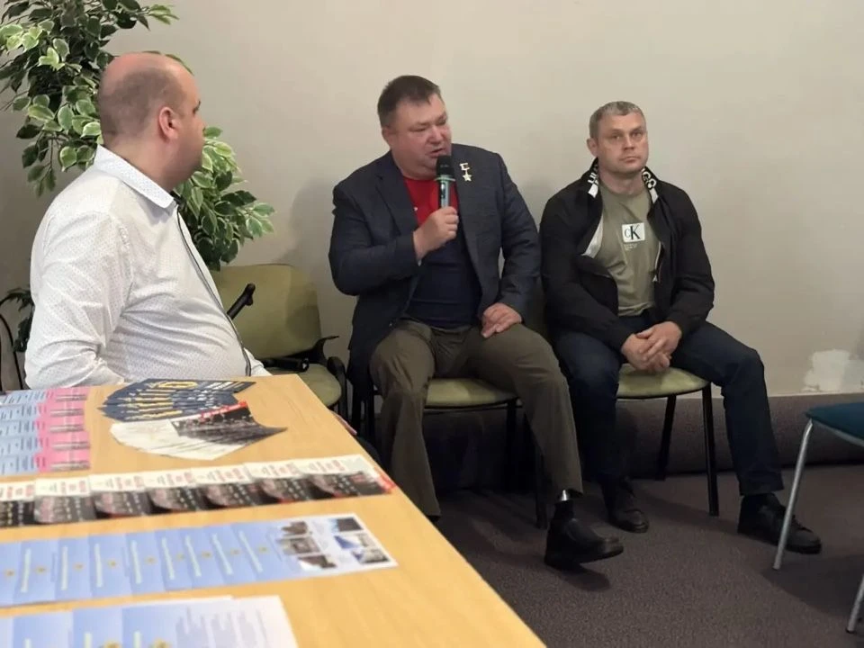 В патриотическом центре «Авангард» полицейские и общественники организовали встречу с участниками во