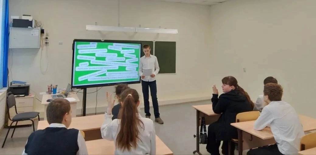 В понедельник, 18 мая, прошло  занятие из цикла «Разговоры о важном». Его посвятили тра...