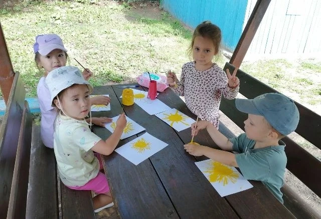 Одним солнечным ☀️ июльским днем ребята группы  "Смешарики" повторили правила безопасного пребывания