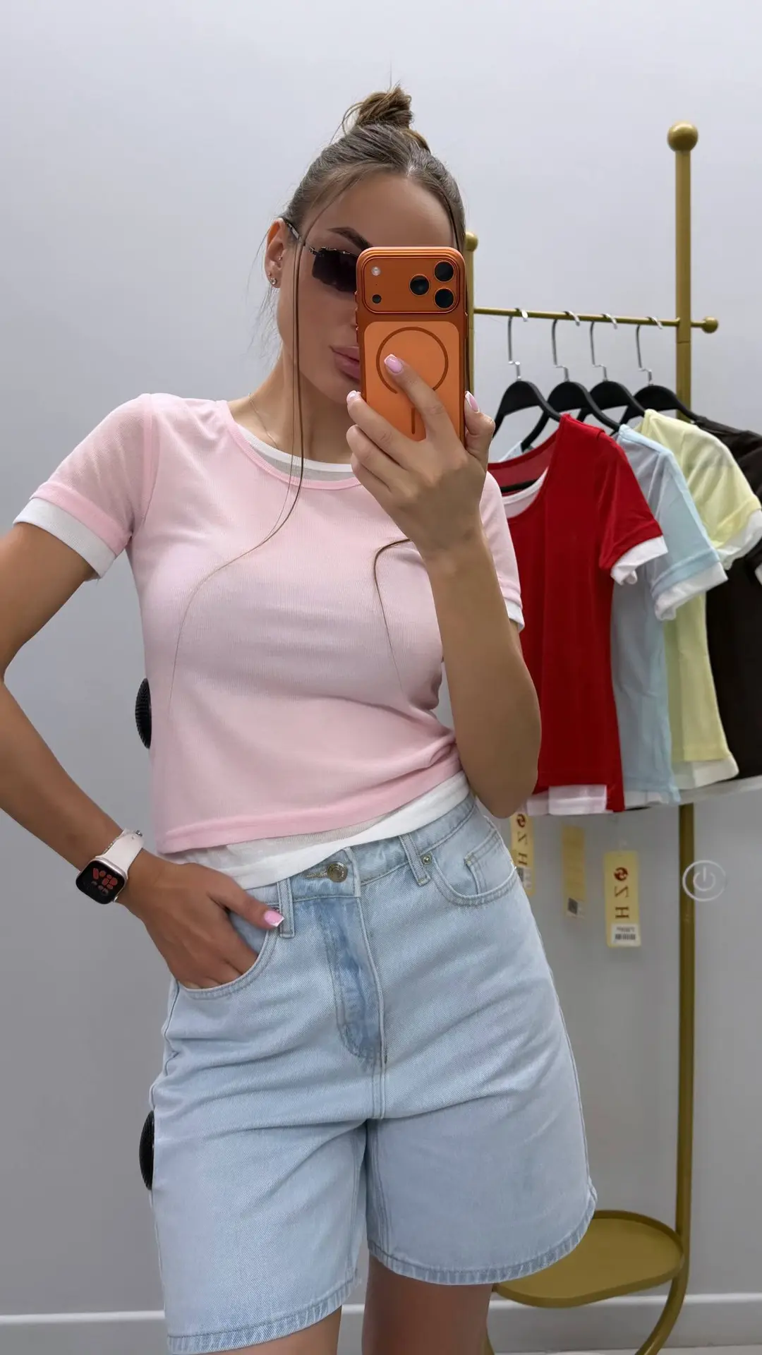 [футболка]
.-799₽ | one size 

colors: 5

[бермуды]
.-1299₽ | 25-30 

[очки]
.-499₽