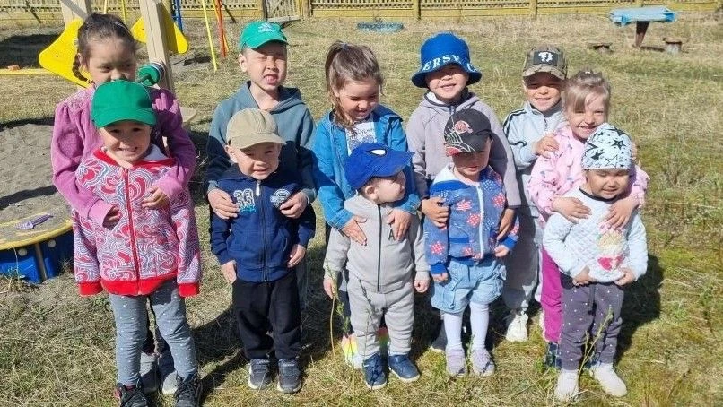 Воспитанники  детского сада МБОУ "НШ-ДС с. Илирней"  приняли участие  в акции "Клумбы России" движен
