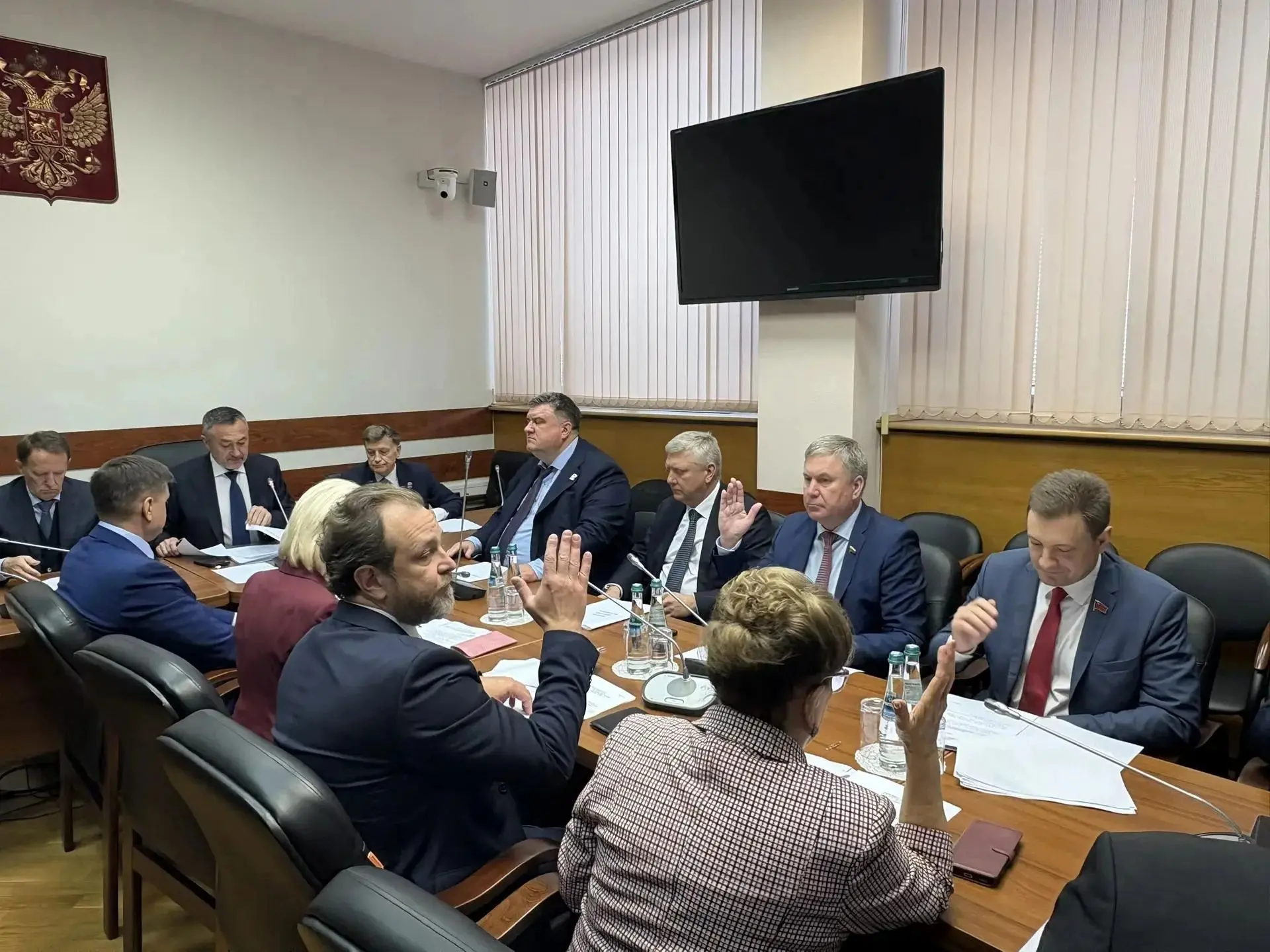 📝 В преддверии первого пленарного заседания Государственной Думы девятого созыва состо...