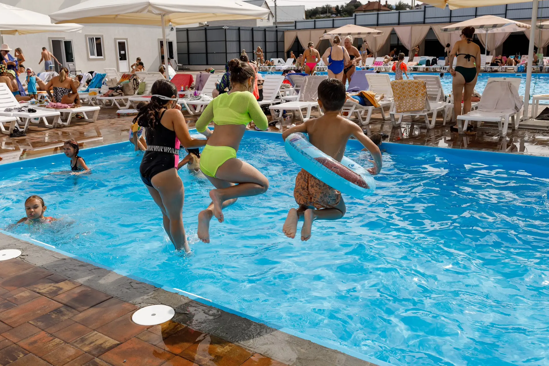Вода, солнце и никаких гаджетов! 🏊‍♂️