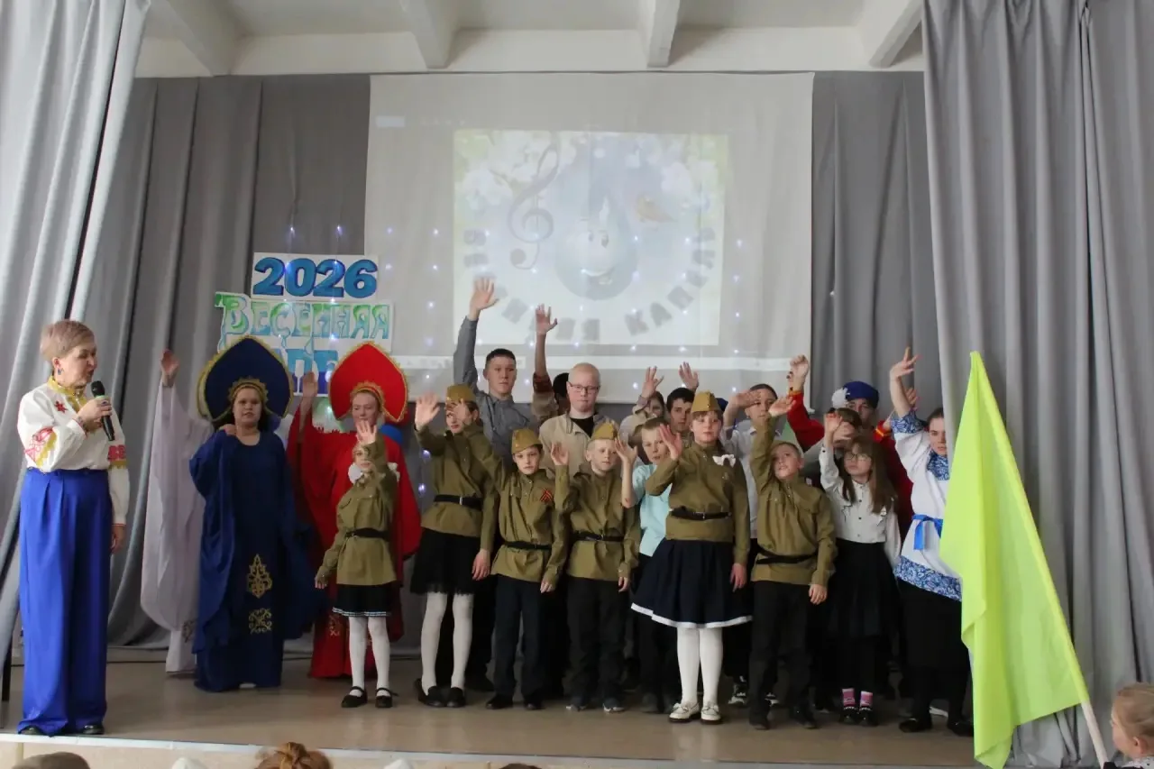 🎭 В школе прошёл яркий конкурс «Весенняя капель»