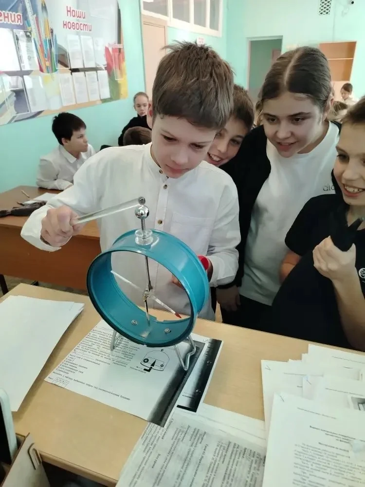 Вести с урока  Как приятно смотреть, когда ребята с удовольствием проводят опыты, каждый хочет попро