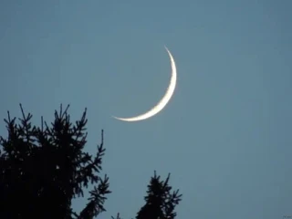 🌙 Что сейчас с Луной?

Сегодня растущая Луна переходит из знака Рака в знак Льва . Это мощное время