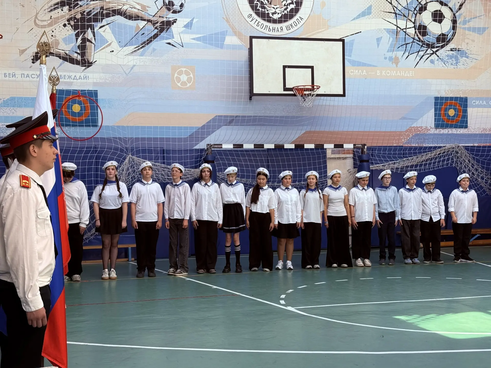 Защитники растут! 💪 Как у нас прошел «Смотр строя и песни»  В нашей школе прошел ежегодный смотр, по
