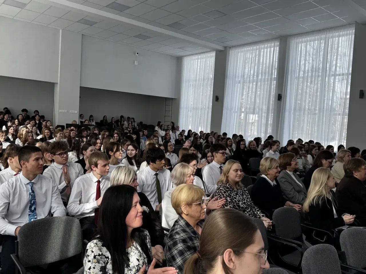 💐Сердечные поздравления с 8 Марта!  Сегодня в нашей школе царила по-настоящему весенняя, тёплая и пр