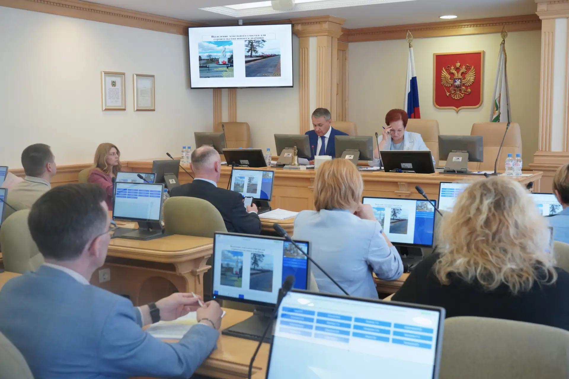 В областной думе обсудили ситуацию с кладбищами в городе Томске

На заседании комитета Законодательн
