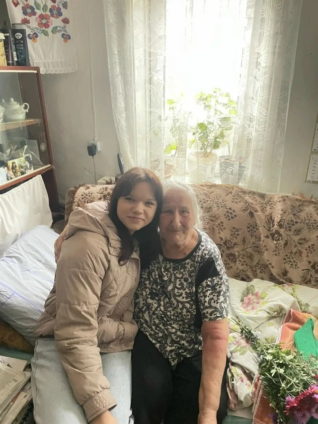 Ученики школы поздравляют ветеранов педагогического труда с праздником! 🍁