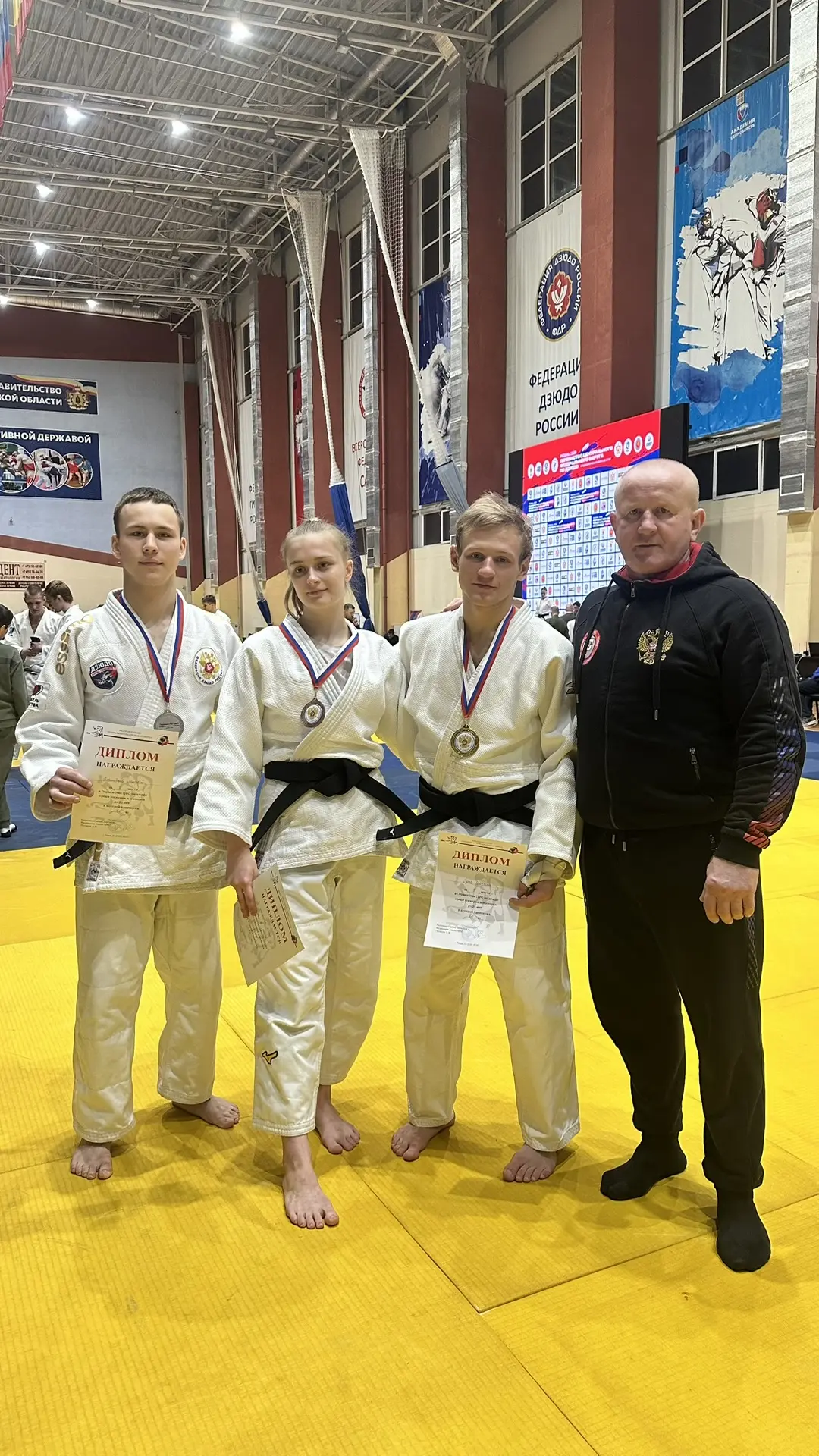 🥇🥈🥉Золото, серебро и бронза с таким результатом вернулись наши юниоры с Первенства Ц...