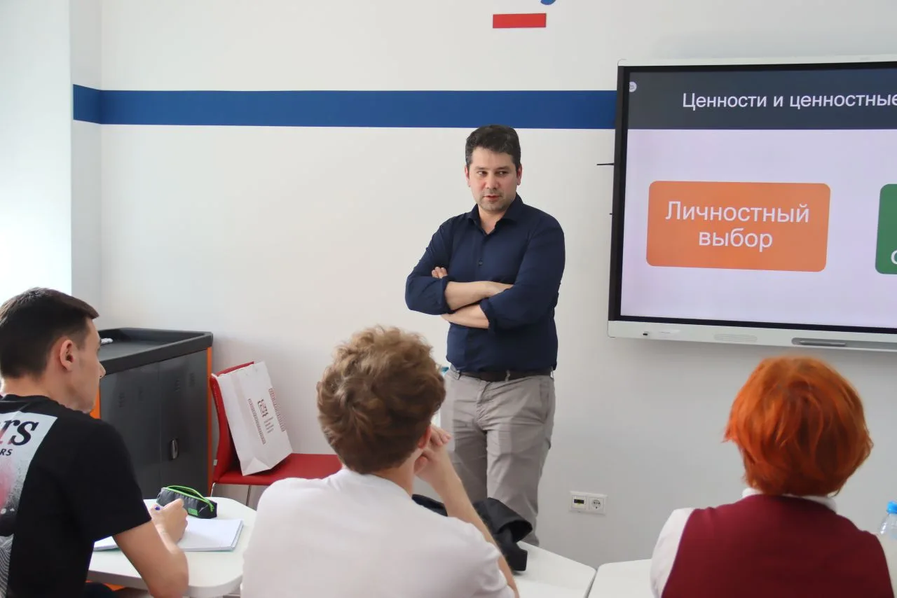 Наставничество 2.0: как вырастить профессионала? 🔝🎓  Наставничество – это не просто помощь новичку. 