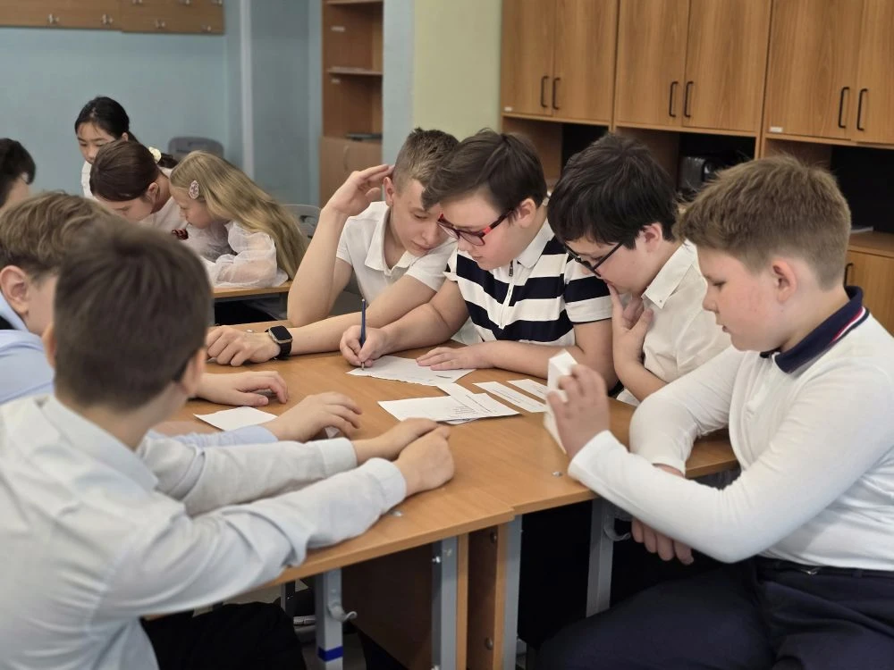 🎖️ Квиз «Победа 81»: Армейская битва умов  В преддверии Дня Победы в нашей школе прогремела настояща