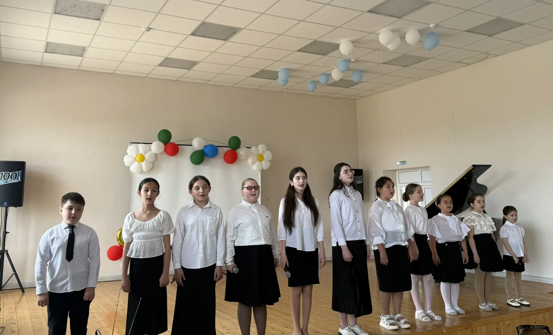 28 мая в ДШИ с.п.Анзорей прошел Отчётный концерт в рамках "Года единства народов ".
В концерте учени