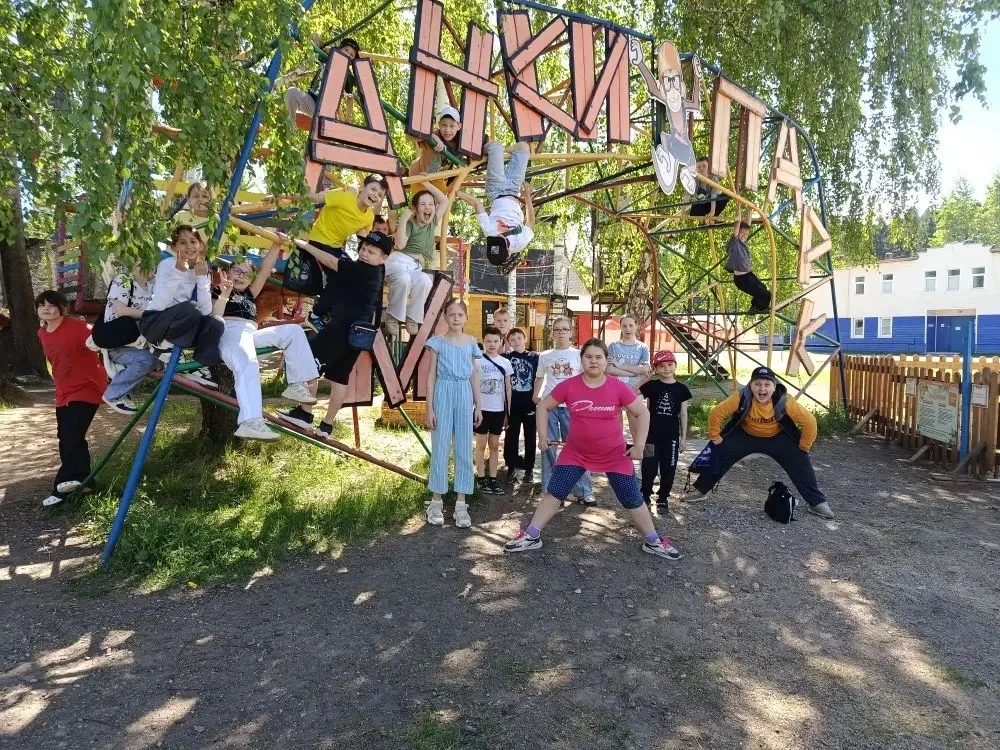 🎡20 мая ученики 3А класса (кл. руководитель Манелова И.Е.) посетили "Манки - парк". Ребята весело пр