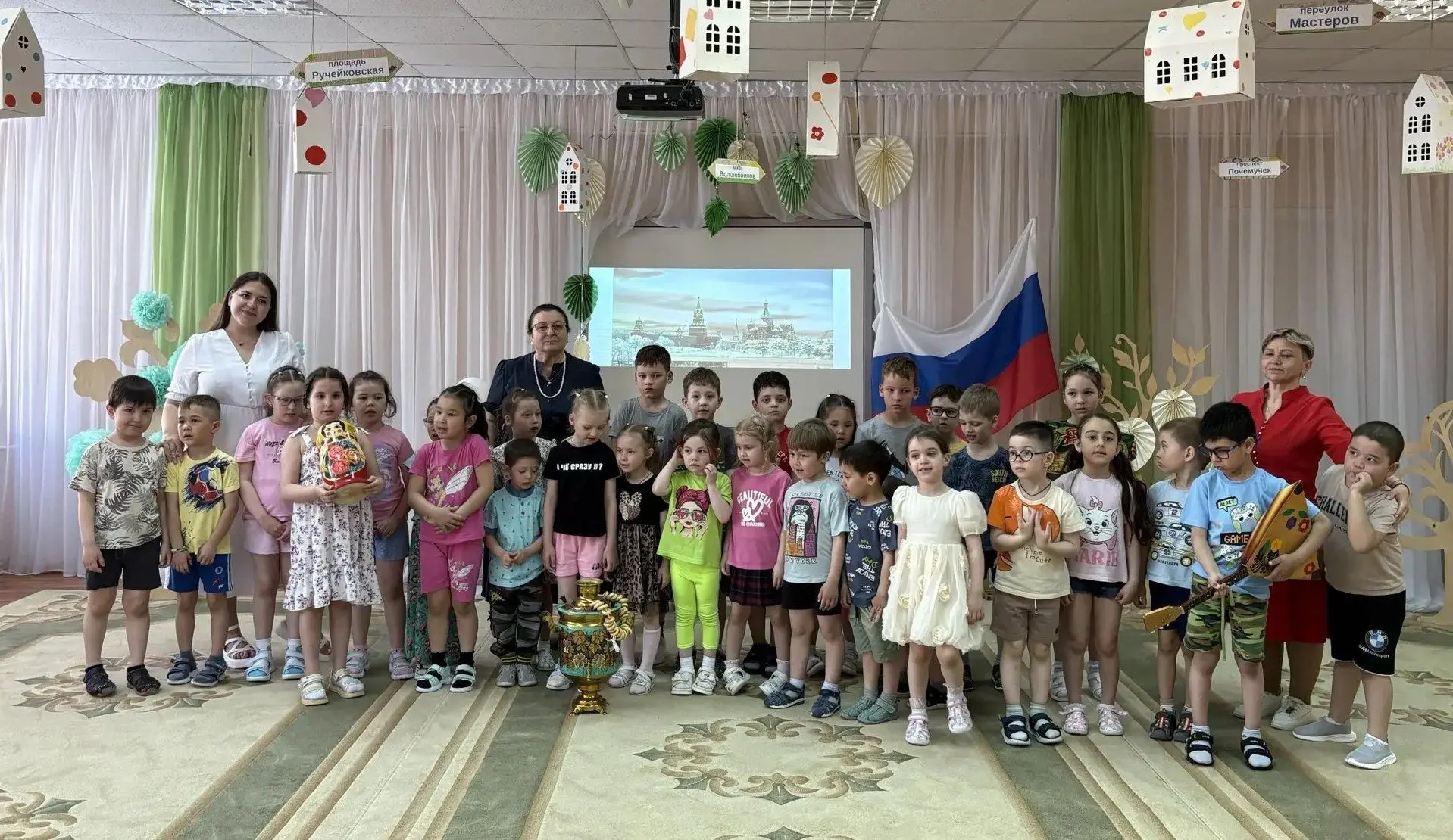 🇷🇺Путешествие на воздушном шаре: как в нашем саду отметили День России🇷🇺
🇷🇺Сегодня наши воспит
