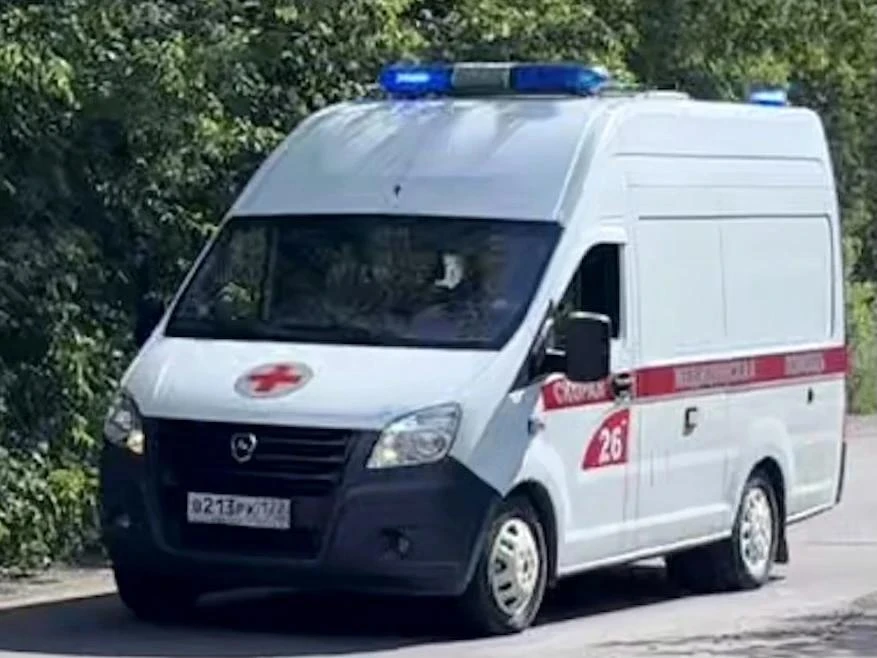 Две бригады станции скорой медицинской помощи работали на месте ДТП в Бийске