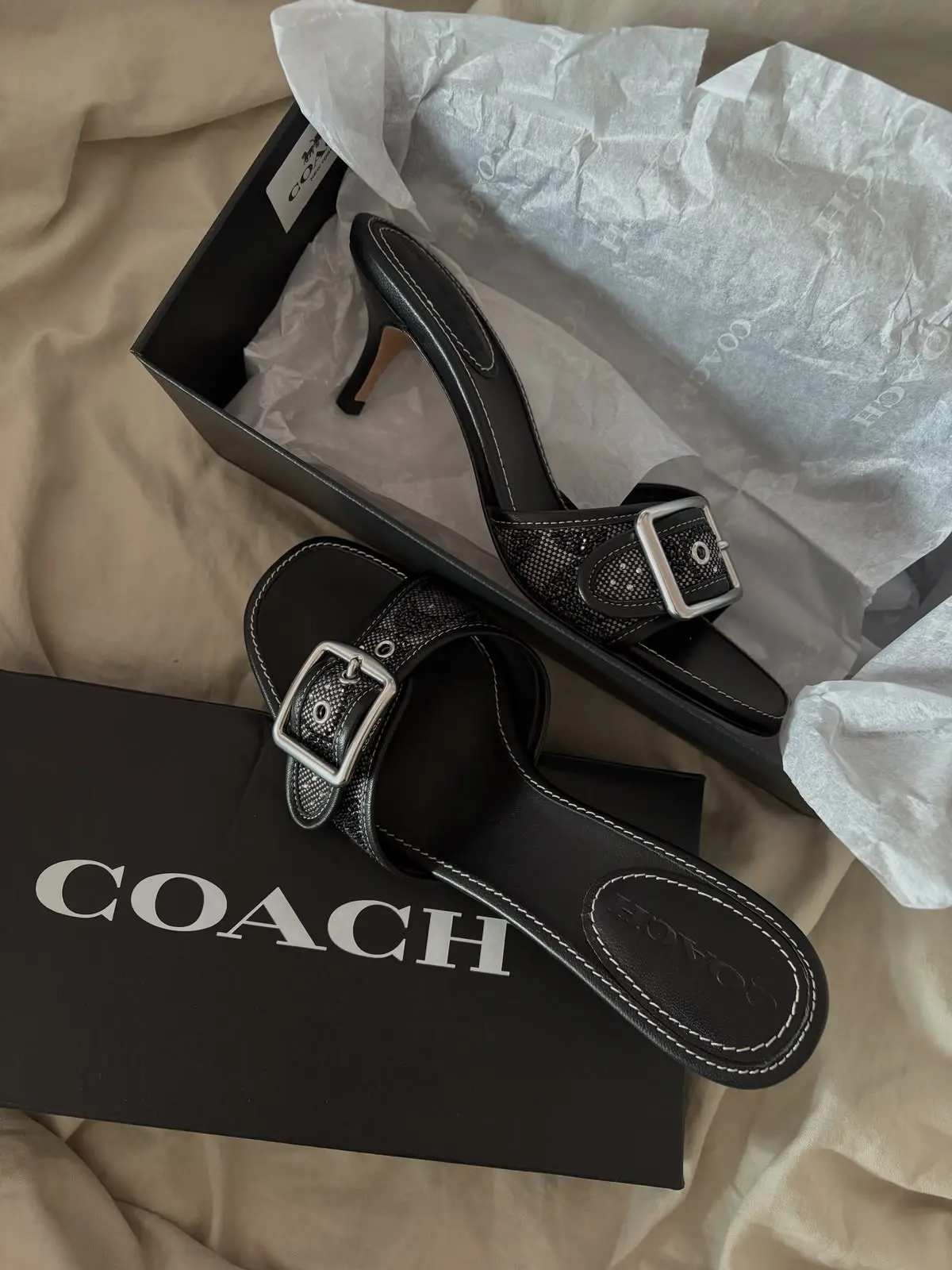 Coach Margot🤌
Мюли в стиле “GUCCI” 2000’s
Невероятно удобные, каблук 6 см

Цена от 18900₽