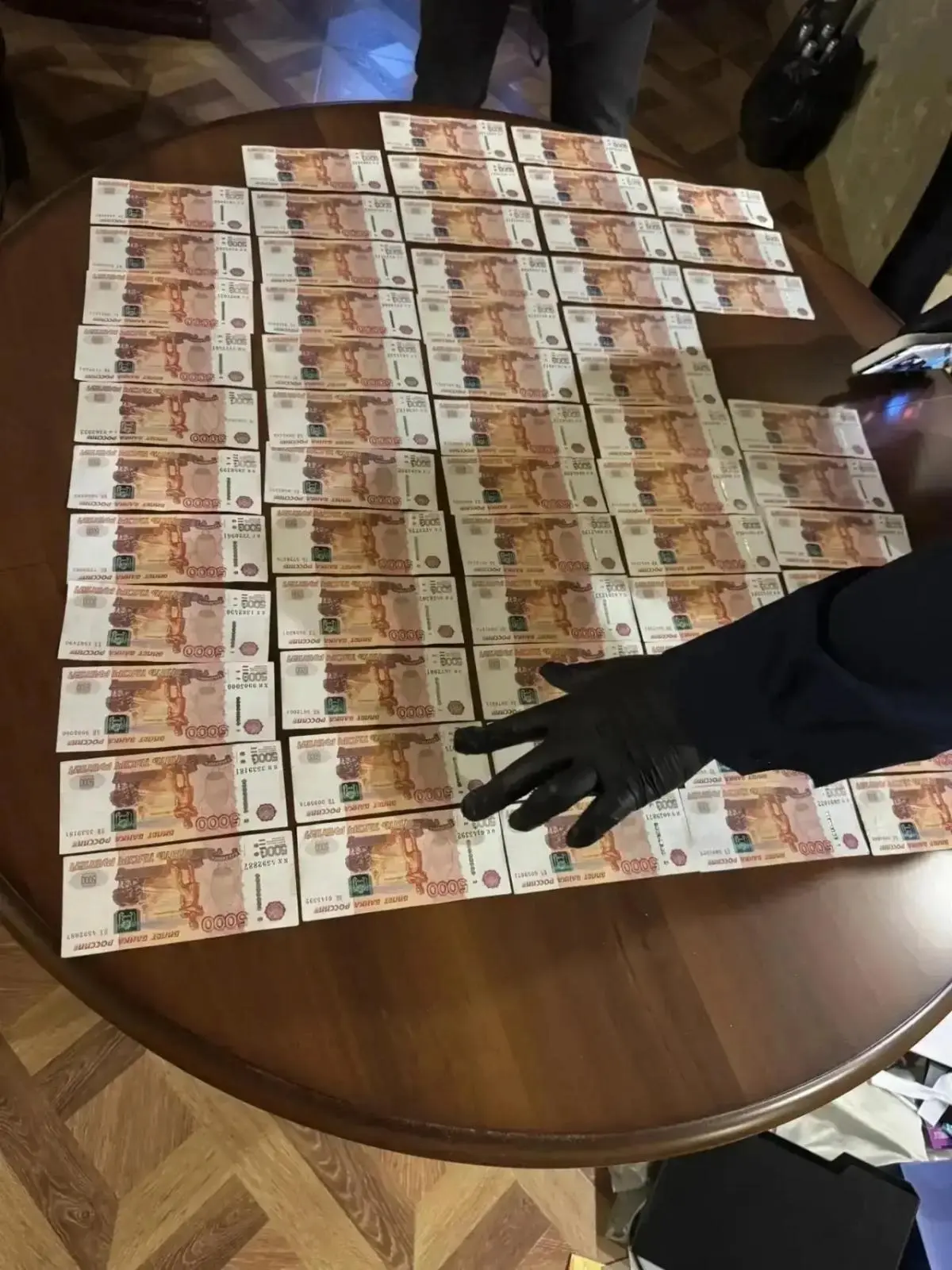 СК публикует фото из квартиры Якова Барбицкого во время задержания