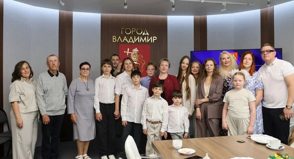 🏆Сегодня во Владимире чествовали лучшие семьи региона!

В администрации города прошла торжественная