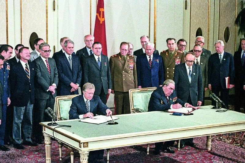 🚀❌ 18 июня 1979 года СССР и США подписали договор об ограничении стратегических наступательных воор
