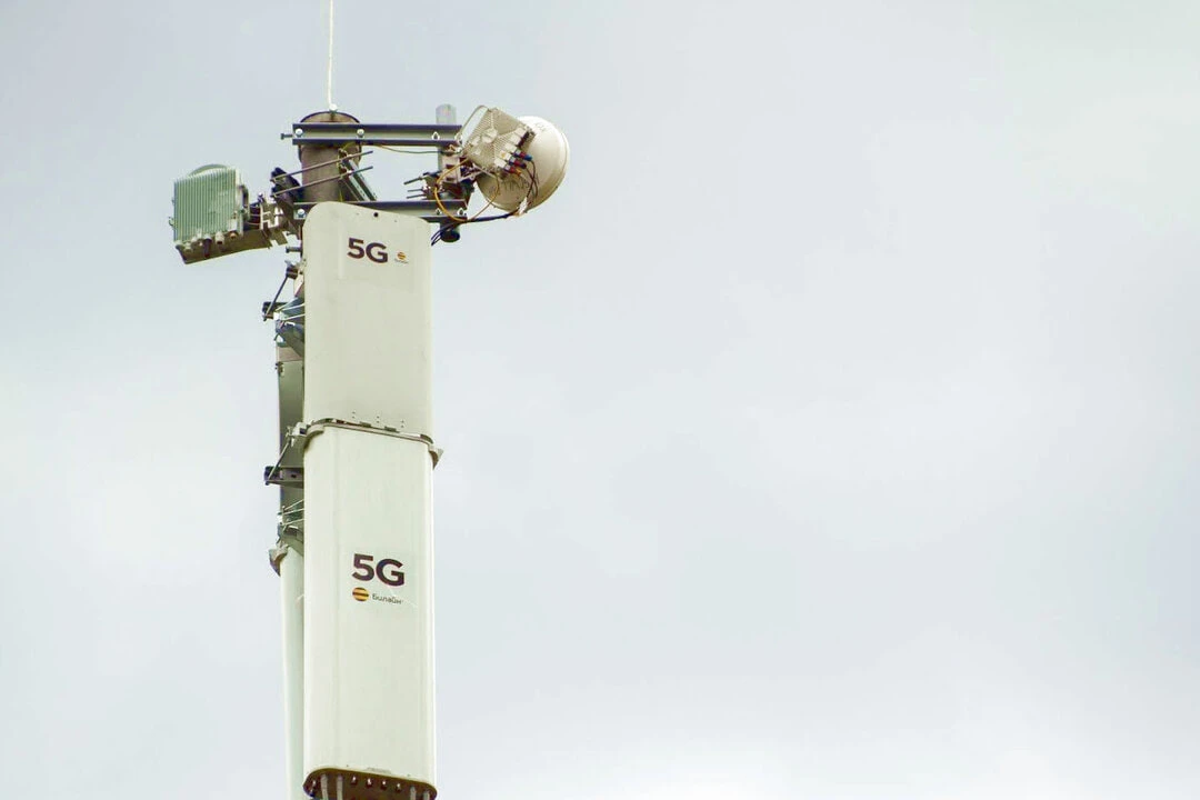 Минцифры пообещало запустить 5G в России не позднее 31 декабря 2027 года. Пока речь тол...