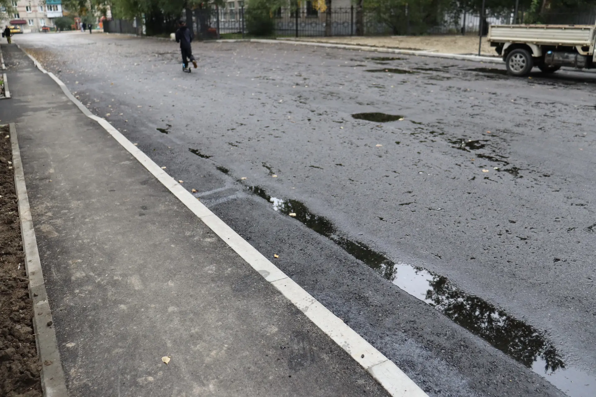Благоустройство двора в центральной части города вышло на финишный этап