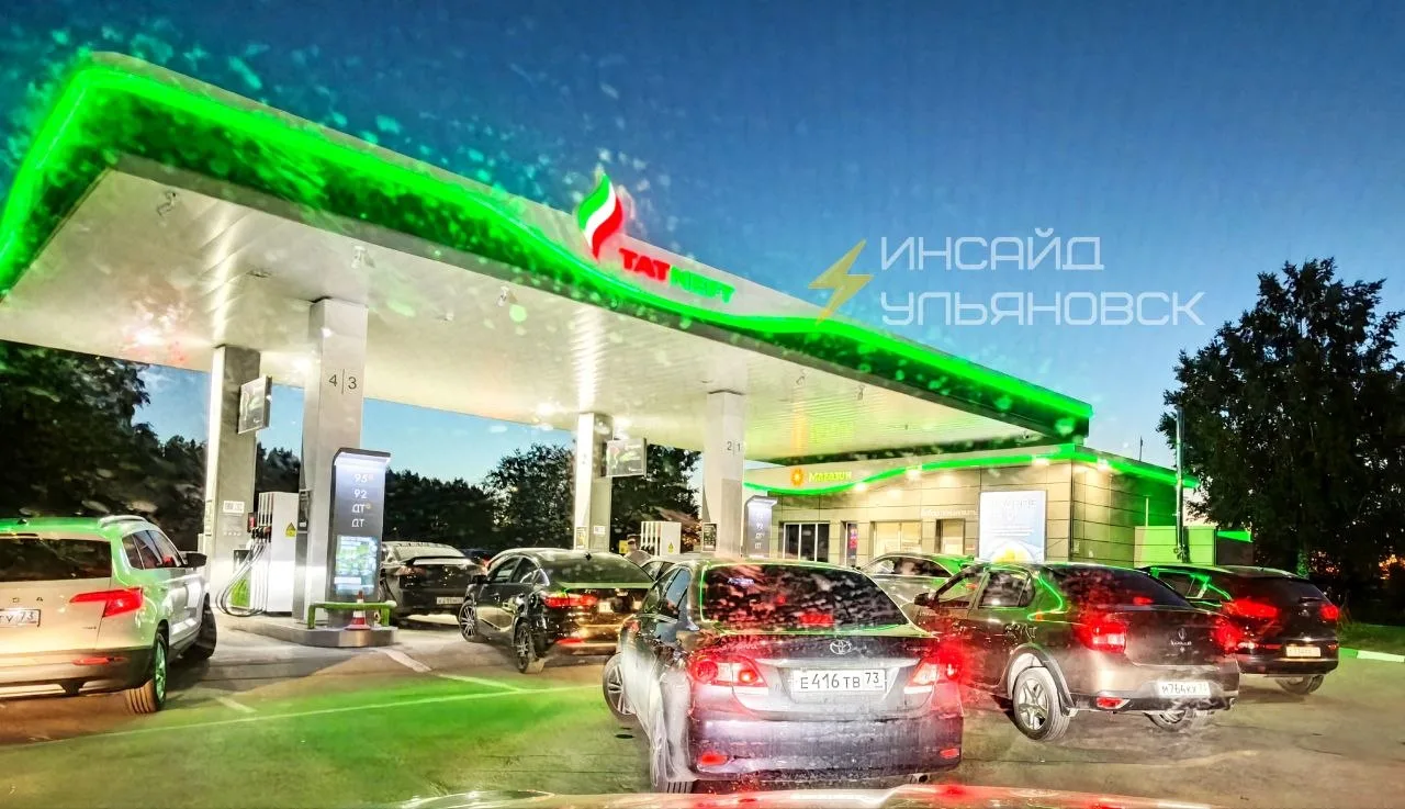 ⛽ Пока на заправках Ульяновска очереди за бензином наш канал раздаёт 100 литров топлива...