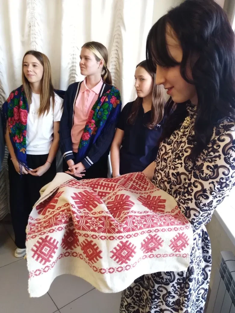 Снова наш небольшой спектакль-концерт: "Театр у микрофона" 16 января "Ты в стороночке не стой - праз