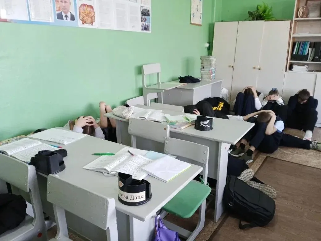 В школе прошли внеплановые учения при угрозе захвата заложников
