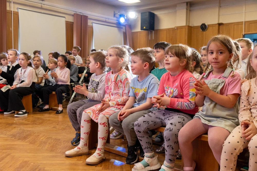 Весенний концерт ☀️  💃 Сегодня наша начальная школа наполнилась весенними песнями: к ребятам приезжа