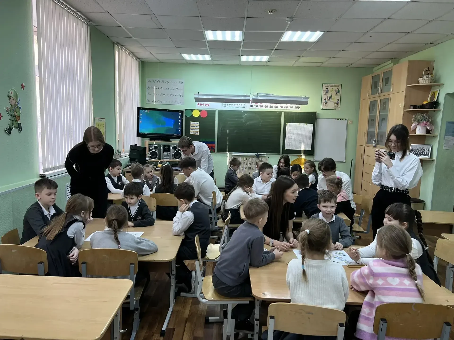 Первоклассники постигли тайны финансов вместе с героями Простоквашино! 🤑🧑‍💼  18 февраля наши маленьк