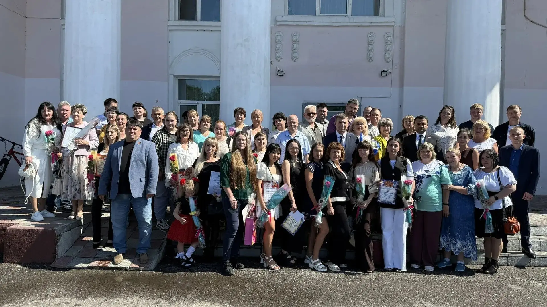 🩺 В Михайловском округе чествовали медицинских работников

В Центральном окружном доме культуры сел