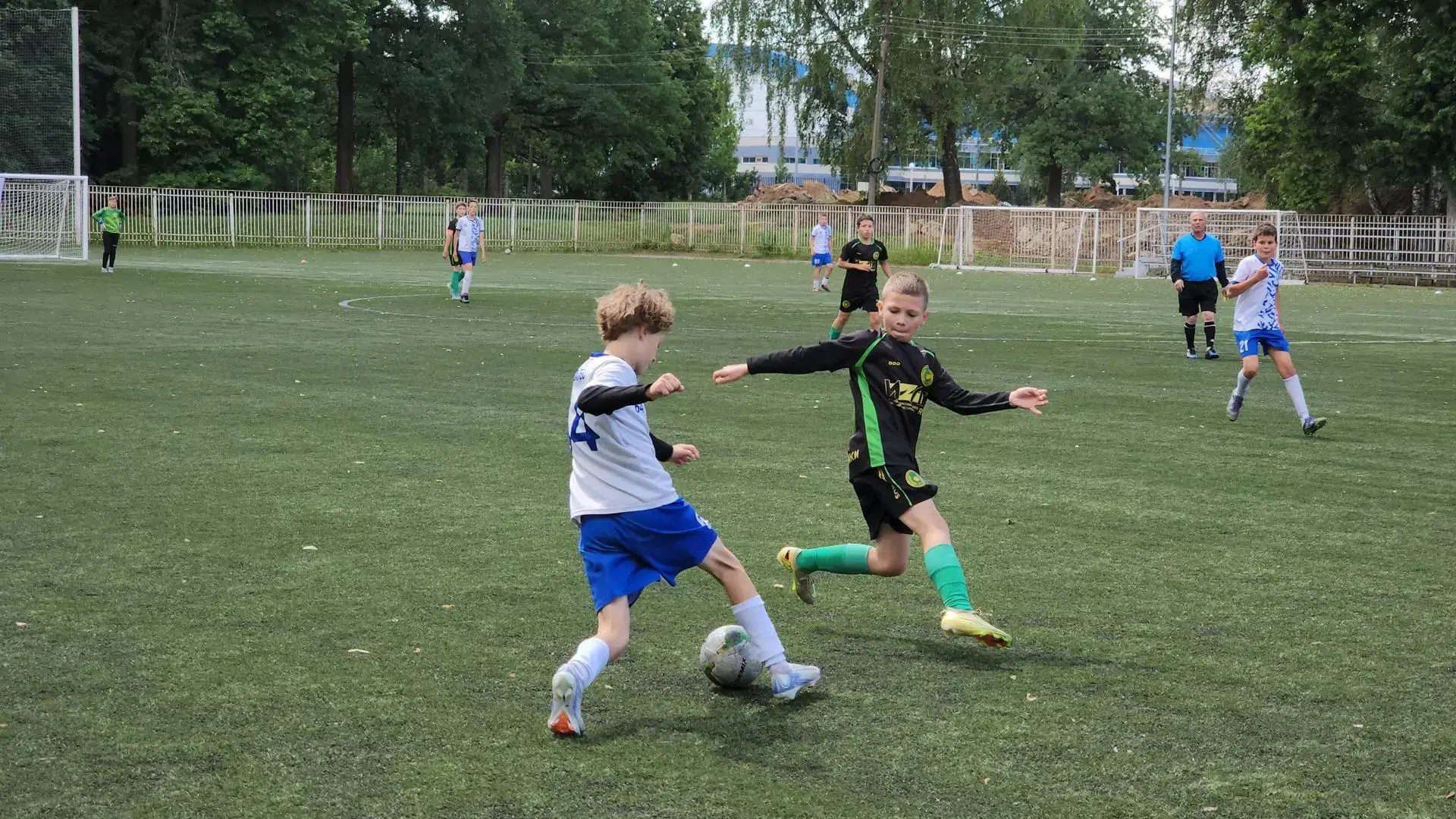 ⚽ На поле стадиона «Металлург» прошла игра седьмого тура областного первенства среди юн...