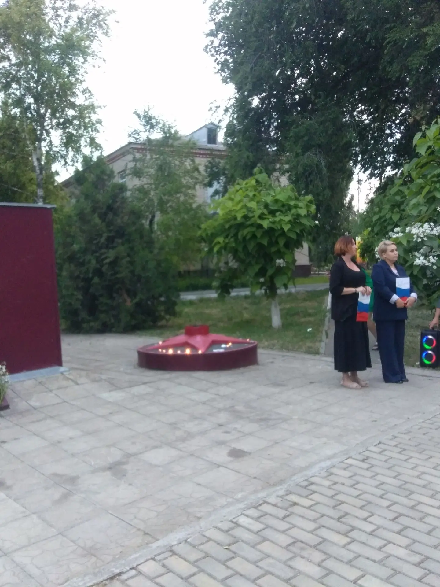 Сегодня работники дома культуры организовали акцию Свеча памяти, в которой приняли участие школьники