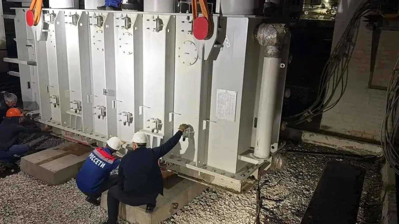 ⚡️ В Махачкале меняют силовой трансформатор на ключевой подстанции