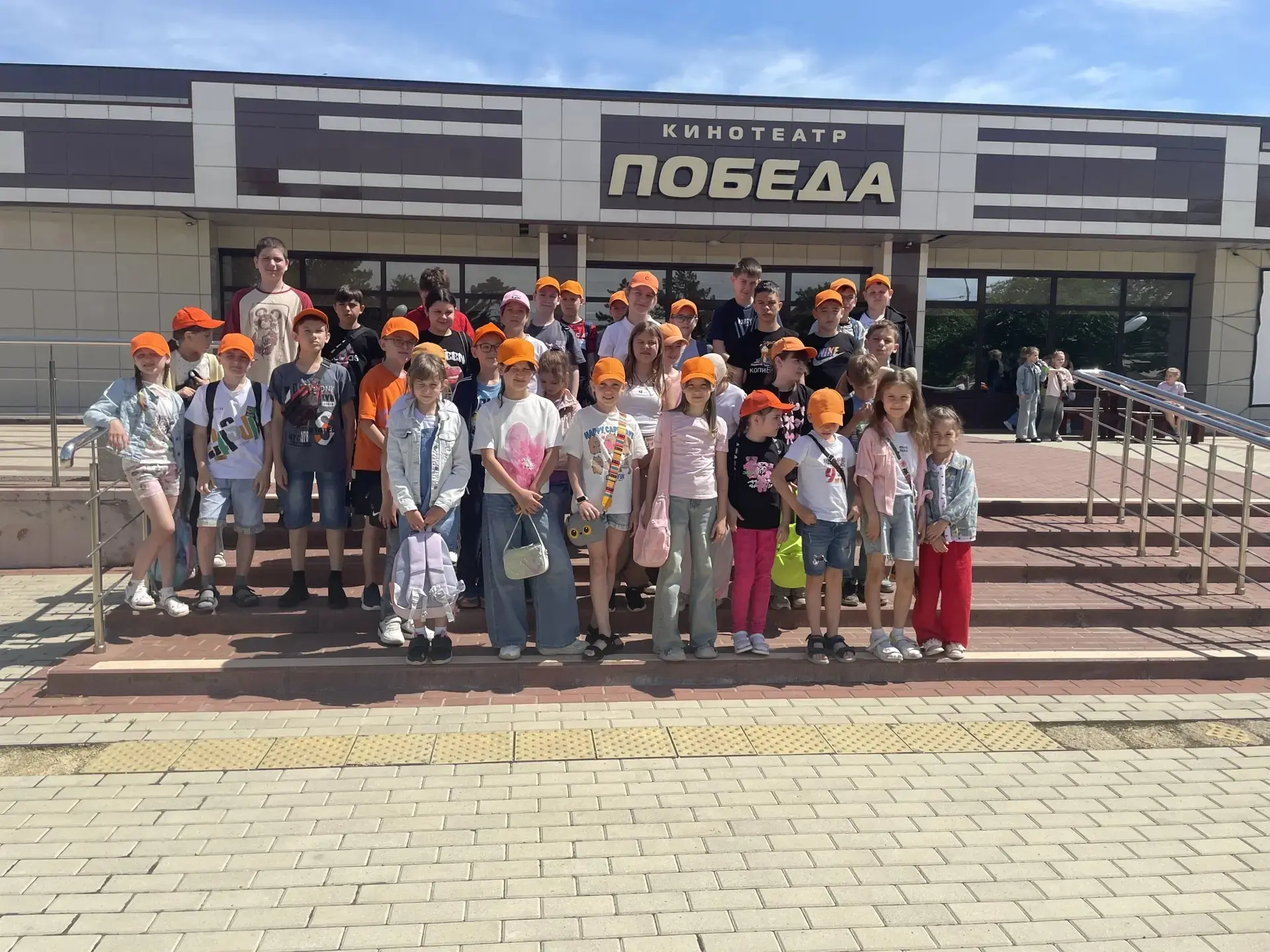 Ребята с площадки РДК «Планета детства» сегодня отлично провели время — посетили киноте...