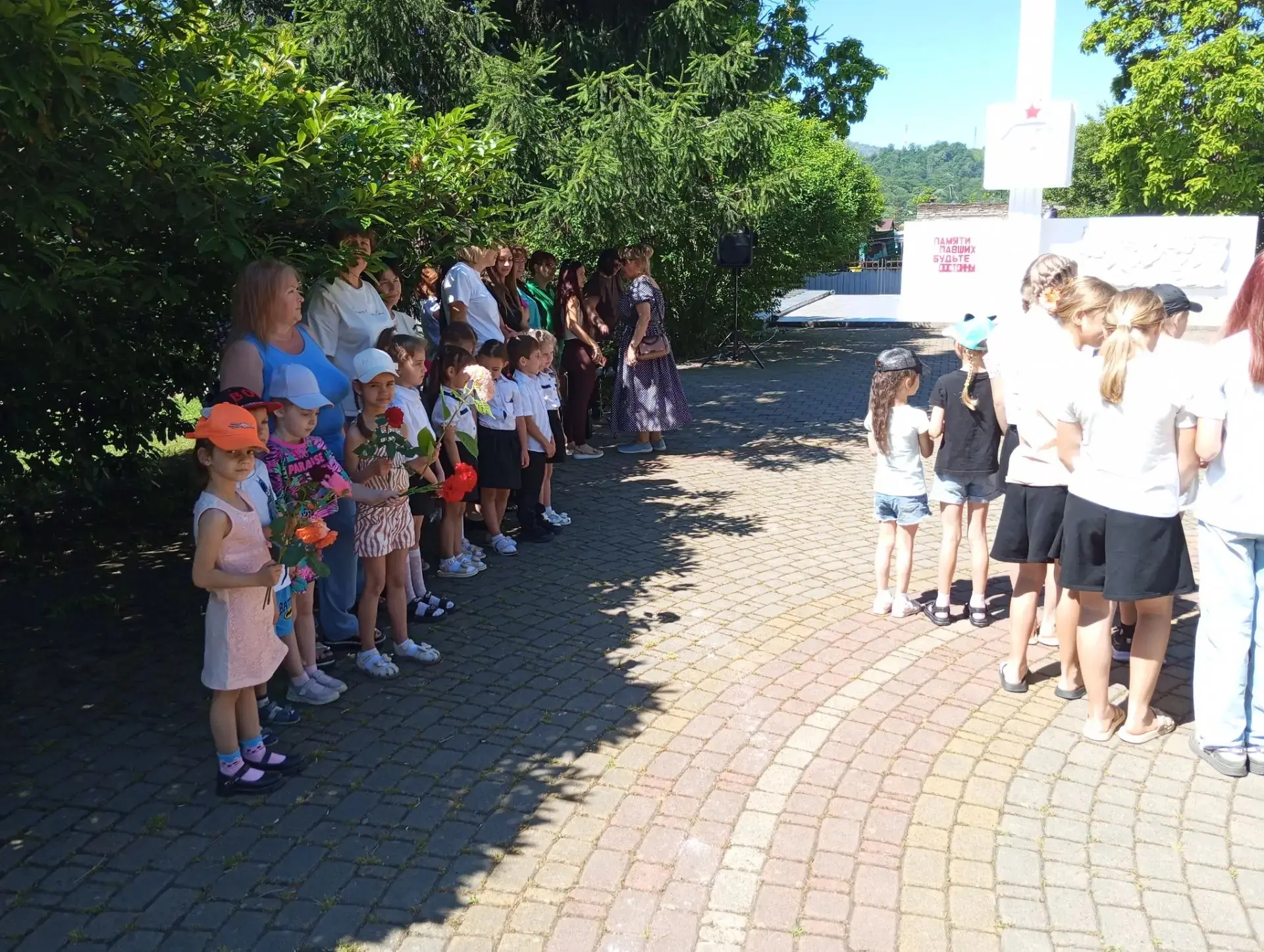 Сегодня историческая дата -День Памяти и Скорби (22 июня). 
В парке села, на митинге "Подвиг народа"