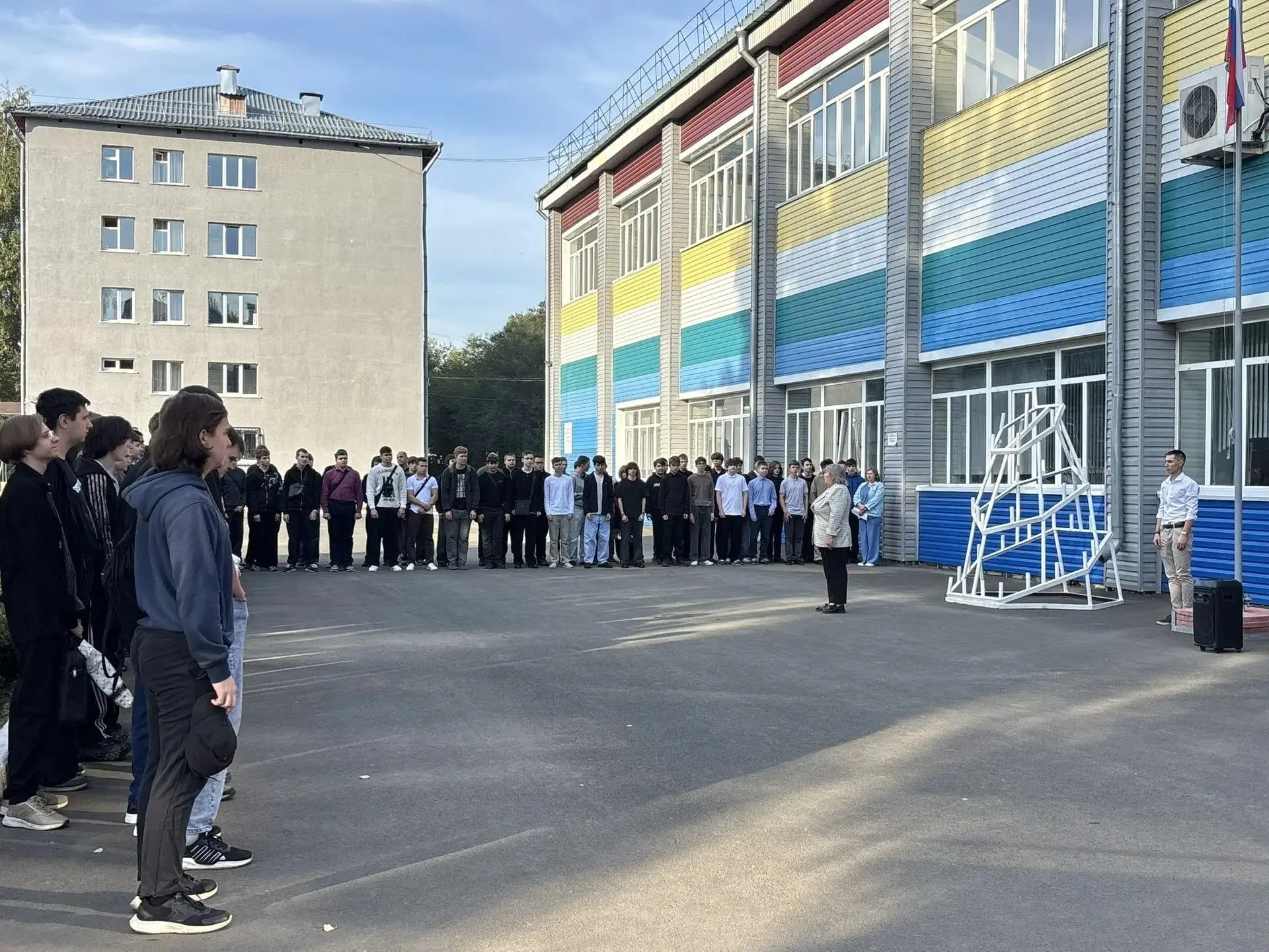 Сегодня новая учебная неделя для студентов Кузбасского техникума архитектуры, геодезии ...