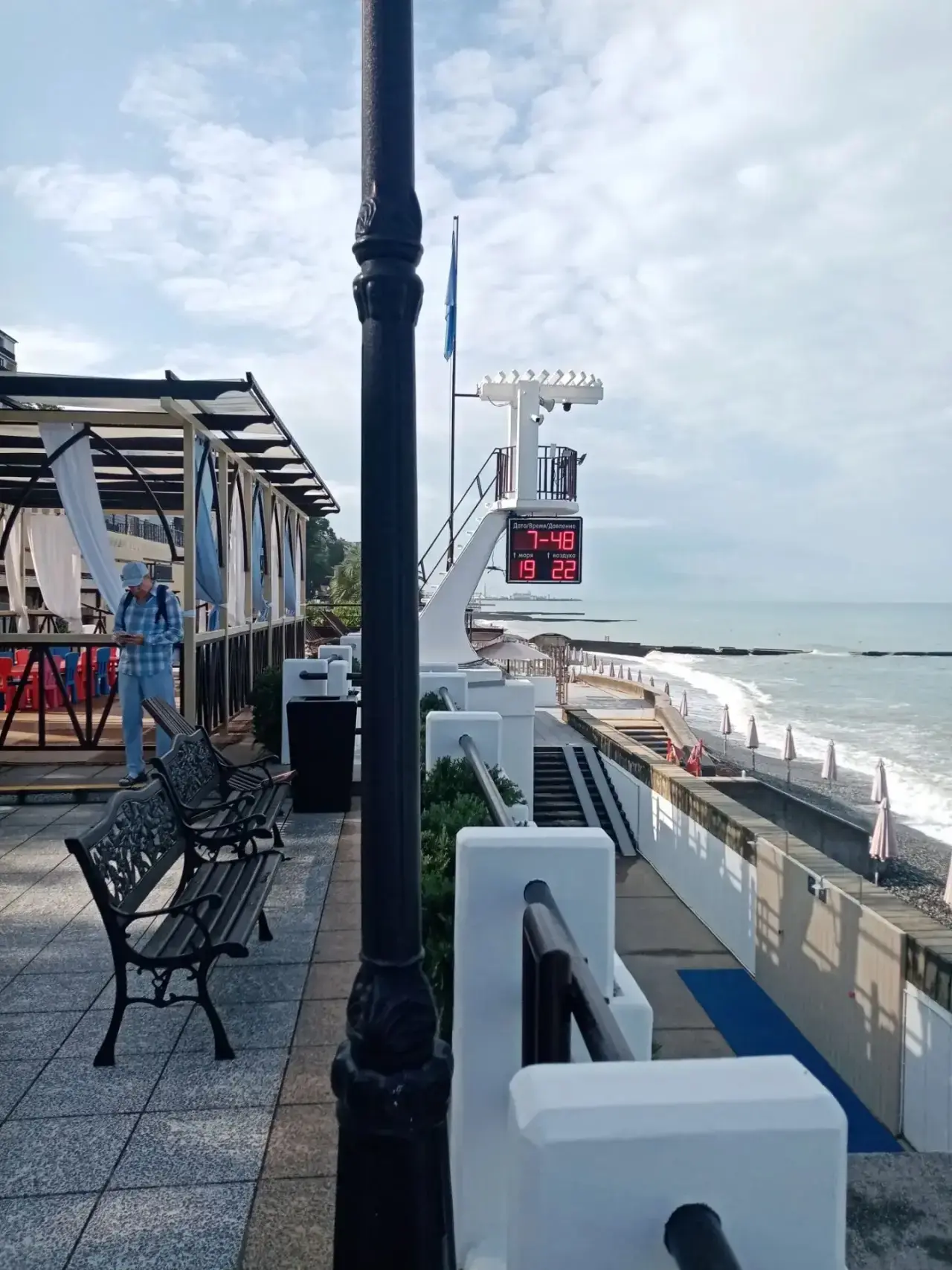 Погода в Сочи сегодня, 15 июня:

🌦️ Утром +21°
🌦️ Днём +23° 
☀️ Вечером +22° 
🌙 Ночью +19°

Темпе