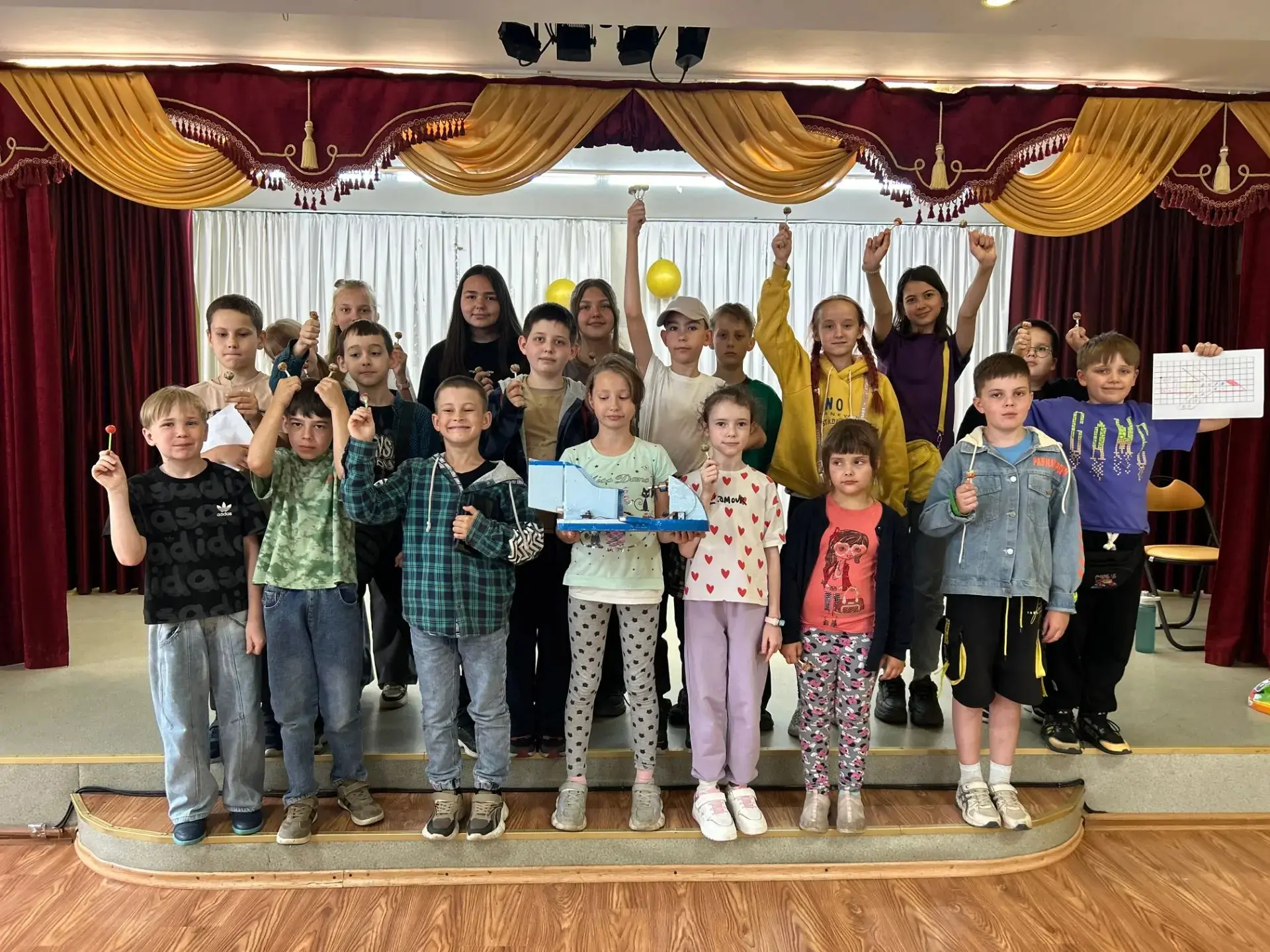 🧒🏻☀👧🏻 Школьный лагерь «Дружба» посетил Культурно-досуговый центр. 

Наши ребята провели замечате