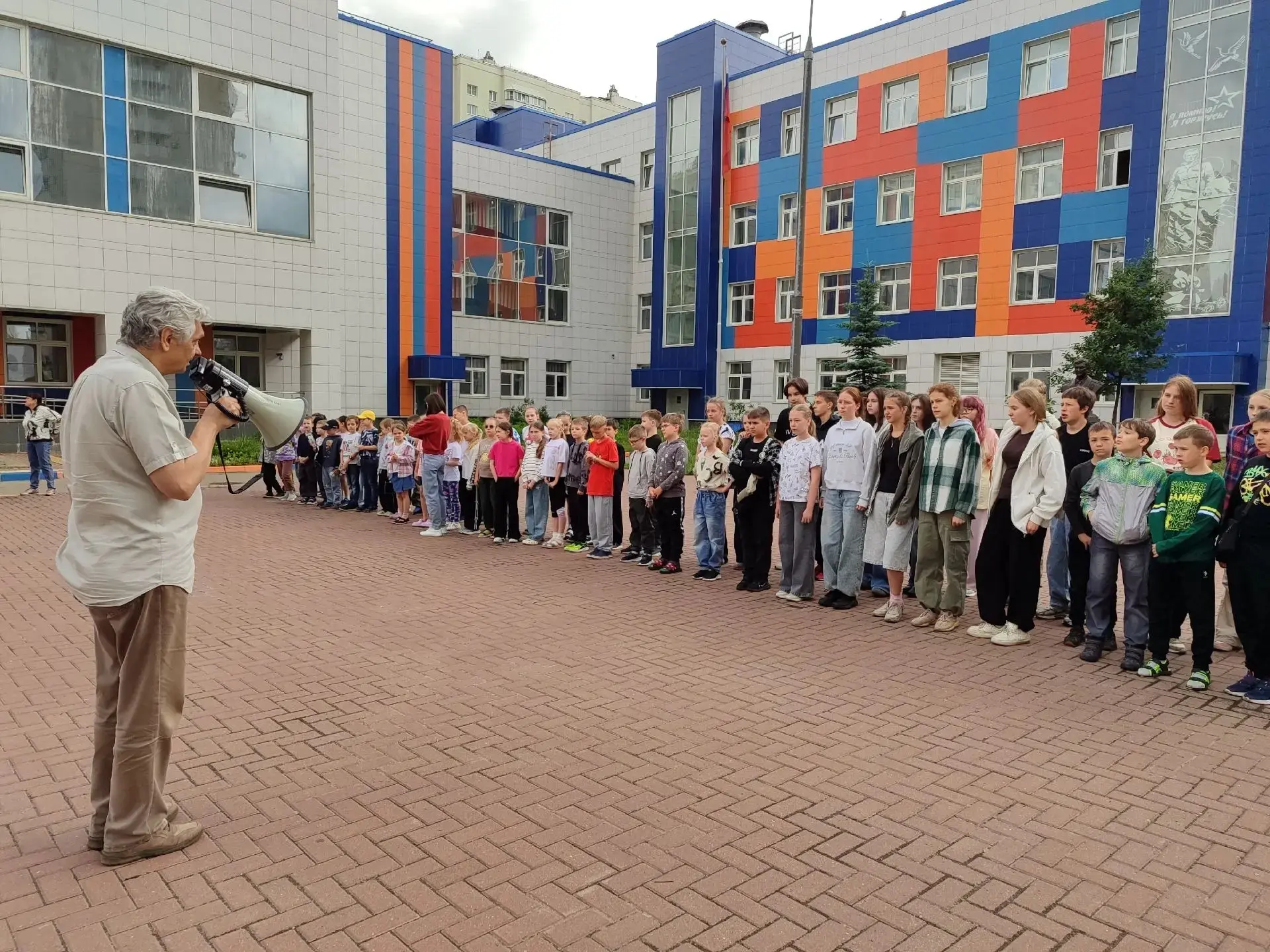 17 июня

Лагерь «Авиатор» ✈️

День 12. Тема: «День профессий»

Сегодня в школьном лагере «Авиатор» п