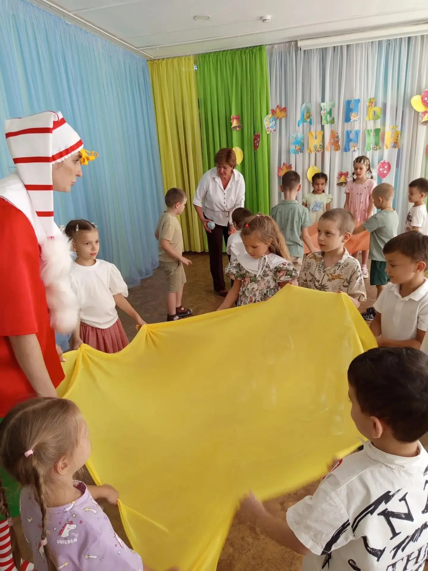 🌟🍃В первый день осени, 1 сентября, наш детский сад превратился в настоящую страну Зна...