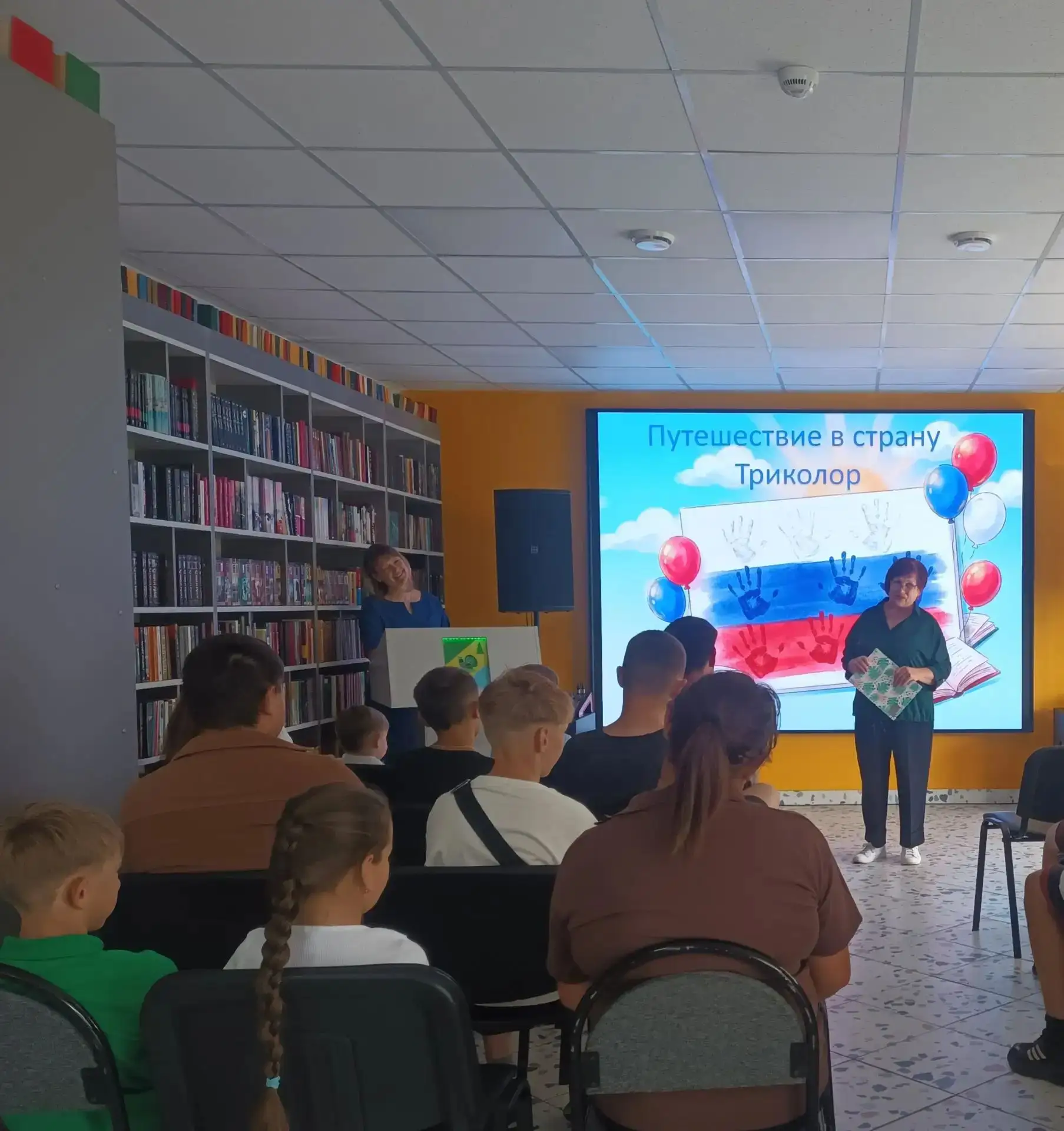 🎉 Сегодня в преддверии Дня Государственного флага России Городская библиотека совместн...