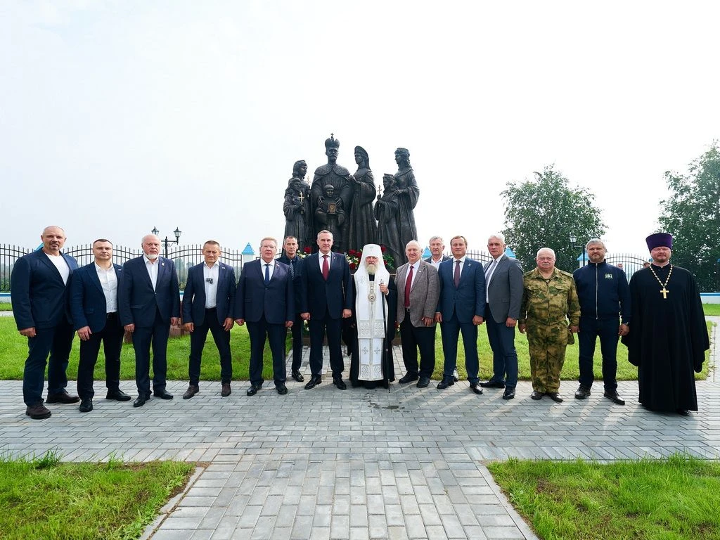 В Белом Яру появился уникальный памятник.