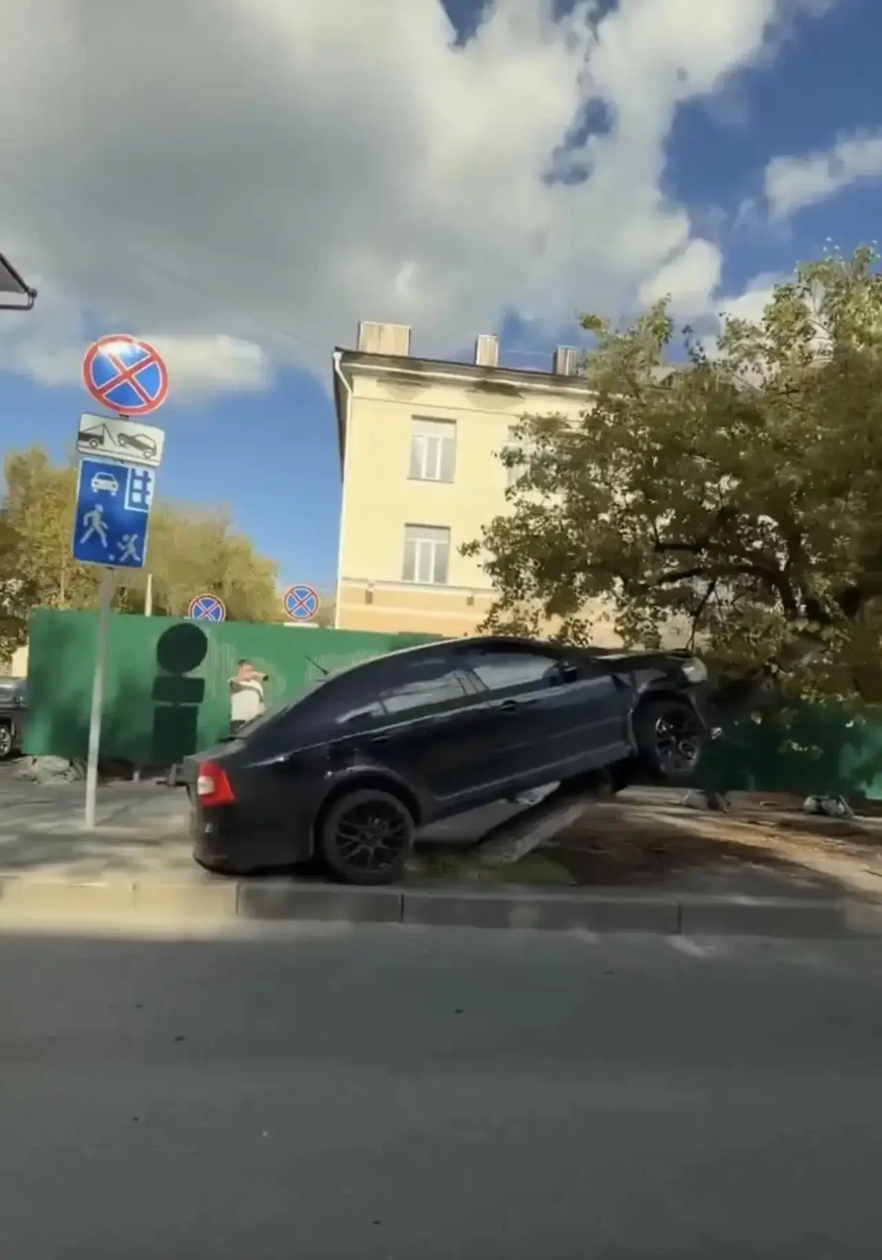 Жесткое ДТП не Ленина в районе СК «Центральный» Как рассказала очевидица, легковая на с...